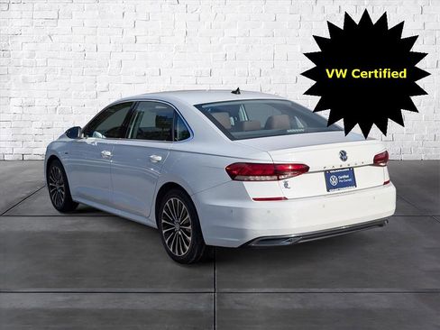 Certified 2022 Volkswagen Passat 2.0T image 5