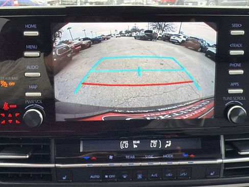 Used 2024 Toyota Sienna XLE image 34