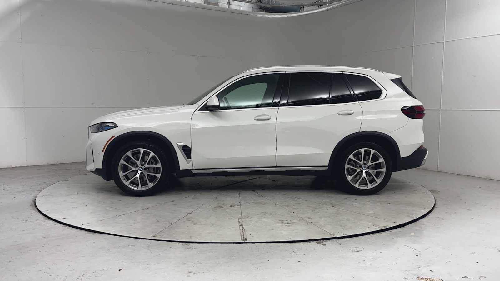 Used 2024 BMW X5 xDrive40i w/ Premium Package AWD/4WD image 8
