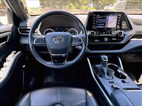 Used 2021 Toyota Highlander XSE AWD/4WD image 8