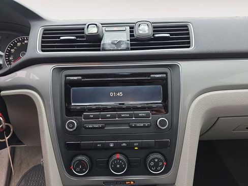 Used 2015 Volkswagen Passat 1.8T S image 10