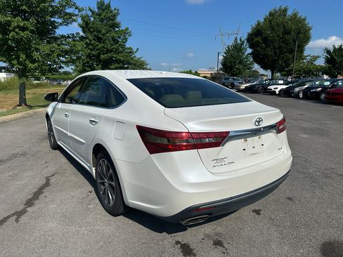Used 2017 Toyota Avalon XLE Premium w/ All Weather Liner Package FWD image 3