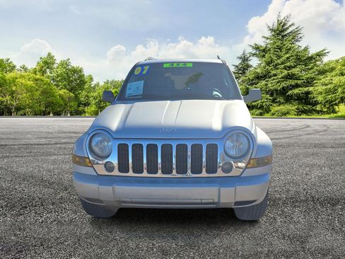 Used 2007 Jeep Liberty Limited image 2