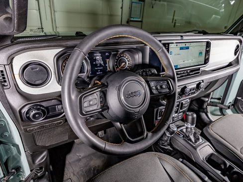 Used 2024 Jeep Wrangler Willys image 17