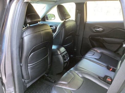 Used 2019 Jeep Cherokee Latitude Plus image 37