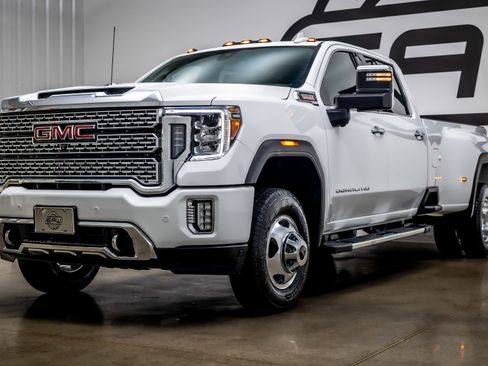 Used 2020 GMC Sierra 3500 Denali w/ Denali Ultimate Package image 28