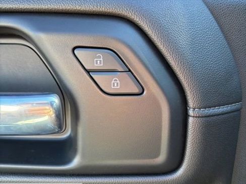 Used 2021 GMC Sierra 1500 SLE w/ X31 Off-Road Package image 39