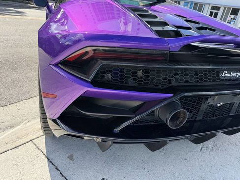 Used 2020 Lamborghini Huracan EVO image 18