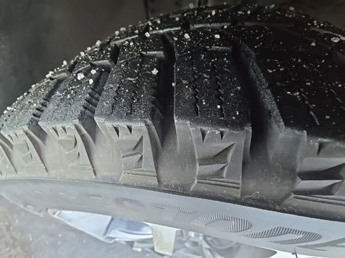 Used 2023 Hyundai Elantra Limited w/ Preferred Accessory Package image 5