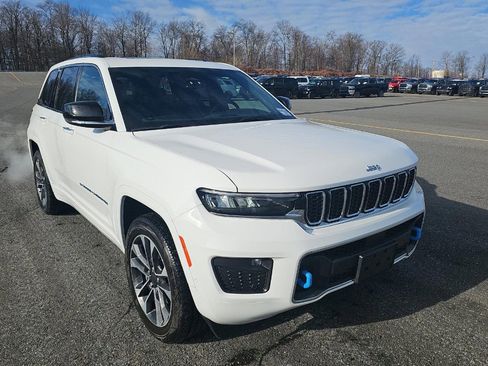 Used 2023 Jeep Grand Cherokee Overland image 2
