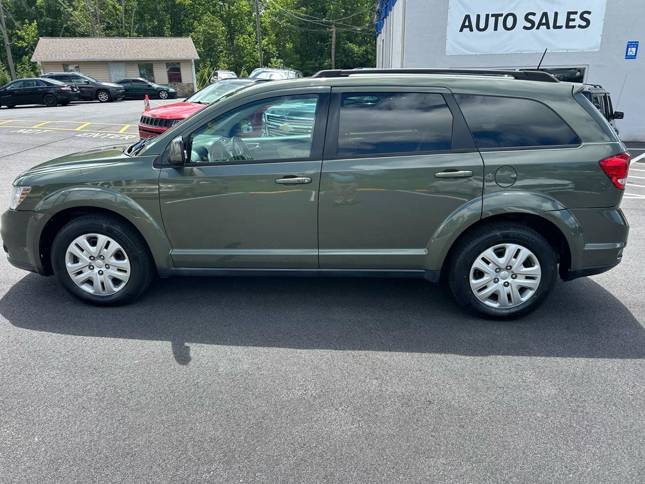 Used 2019 Dodge Journey SE w/ Connectivity Group FWD image 2