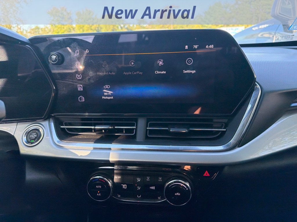 Used 2025 Chevrolet Trax LT w/ LT Convenience Package FWD image 8