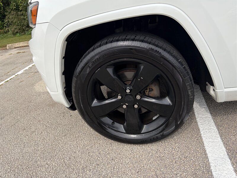 Used 2015 Jeep Grand Cherokee Altitude AWD/4WD image 28