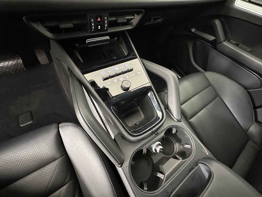 Certified 2024 Porsche Cayenne AWD/4WD image 33