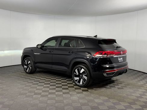Used 2025 Volkswagen Atlas Cross Sport SE FWD image 9
