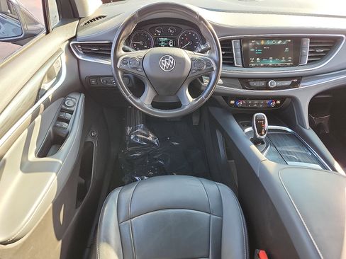 Used 2019 Buick Enclave Essence image 11