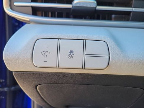 Certified 2025 Hyundai Elantra Limited FWD image 23