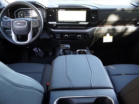 New 2026 GMC Sierra 1500 SLT image 19