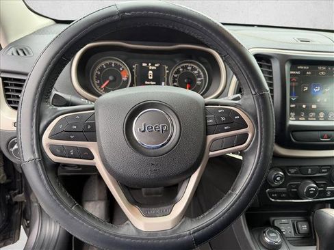 Used 2017 Jeep Cherokee Latitude w/ Cold Weather Group image 14