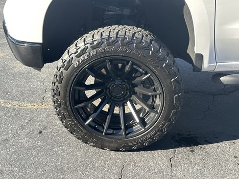 Used 2025 Chevrolet Silverado 1500 LT Trail Boss w/ Convenience Package II image 14