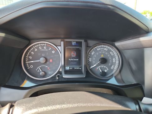 Used 2023 Toyota Tacoma TRD Sport w/ Advanced Technology Package AWD/4WD image 10
