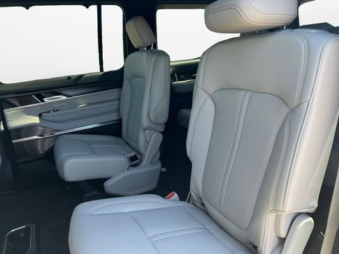 New 2026 Jeep Grand Wagoneer Summit AWD/4WD image 22