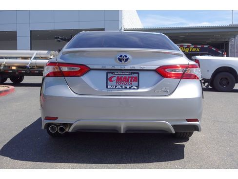 Used 2020 Toyota Camry SE FWD image 4