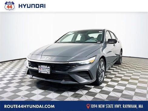 New 2025 Hyundai Elantra SEL FWD image 1