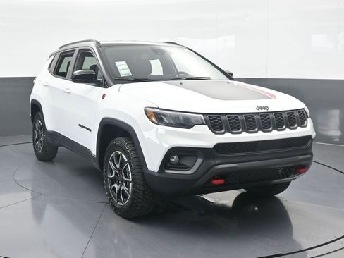 New 2026 Jeep Compass Trailhawk image 9