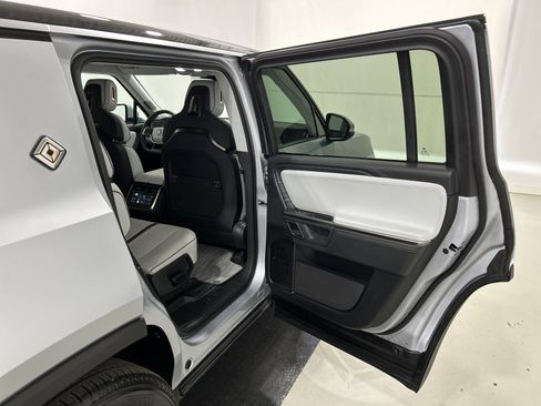 Used 2024 Rivian R1S Adventure AWD/4WD image 19