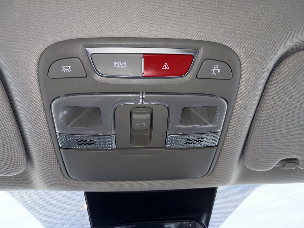 Used 2025 Kia Telluride S FWD image 16