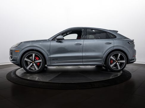 Used 2026 Porsche Cayenne GTS AWD/4WD image 2