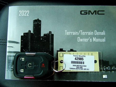 Used 2022 GMC Terrain SLE w/ Driver Convenience Package image 29