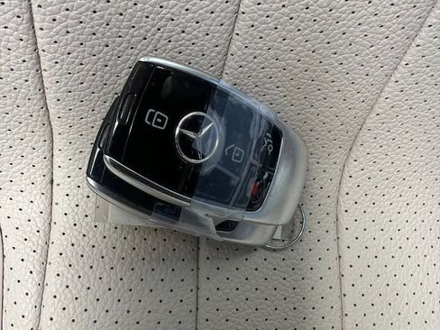 Used 2017 Mercedes-Benz E 300 image 17