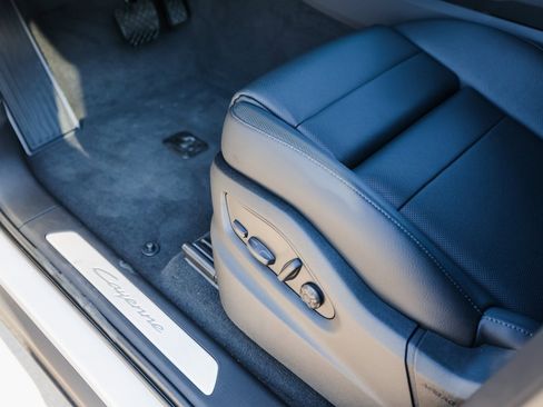 New 2025 Porsche Cayenne E-Hybrid image 14