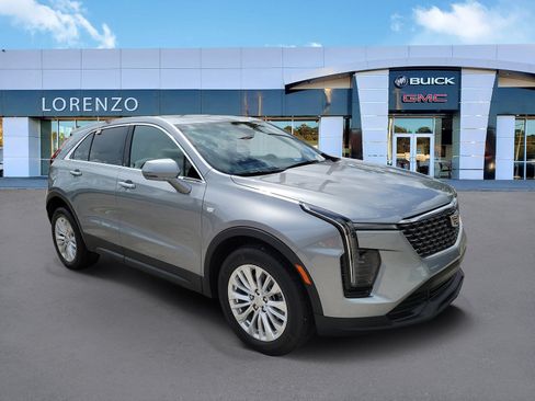 Used 2024 Cadillac XT4 Luxury FWD image 3