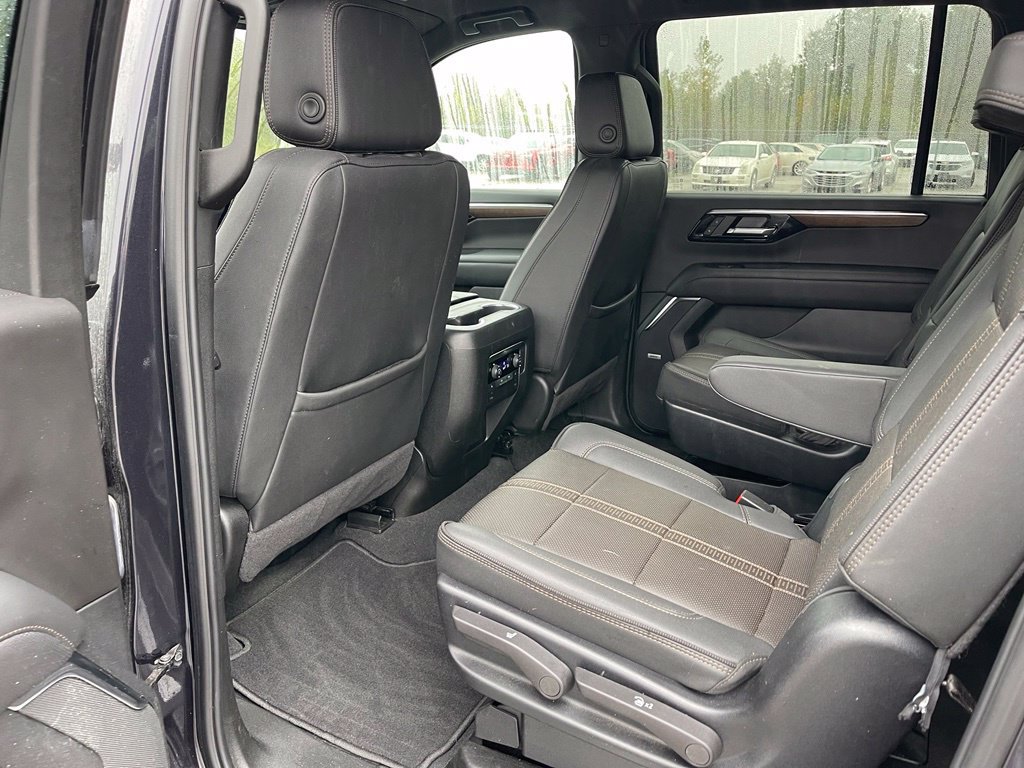 Used 2025 Chevrolet Suburban High Country AWD/4WD image 14