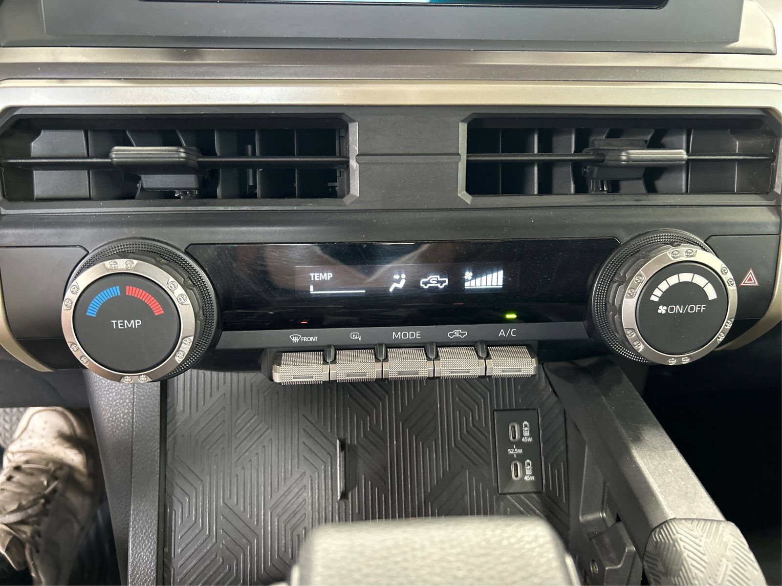 Used 2024 Toyota Tacoma SR5 AWD/4WD image 26