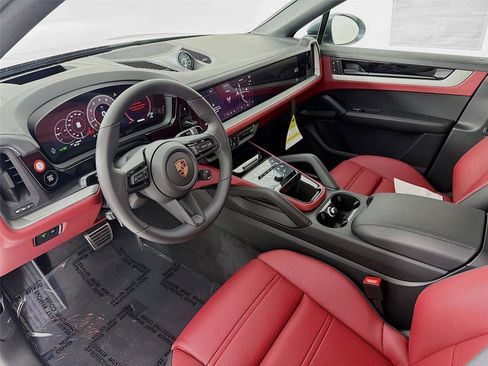 New 2026 Porsche Cayenne S image 4
