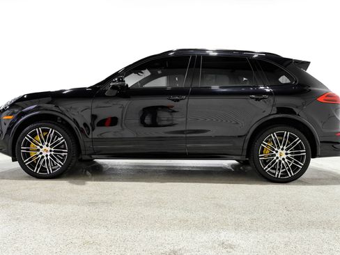 Used 2016 Porsche Cayenne Turbo S image 8