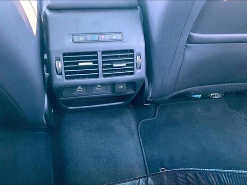 Used 2024 Land Rover Discovery Sport S image 33