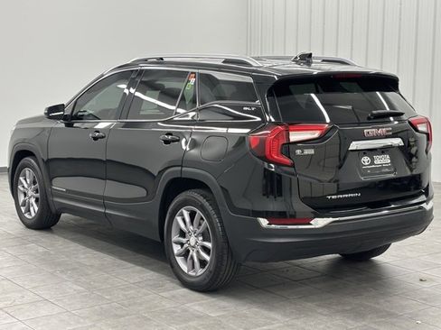 Used 2023 GMC Terrain SLT image 4