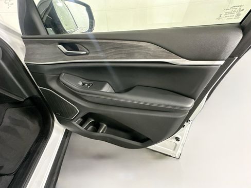 Used 2022 Jeep Grand Cherokee Limited 4xe image 33