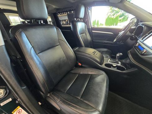 Used 2014 Toyota Highlander XLE AWD/4WD image 26