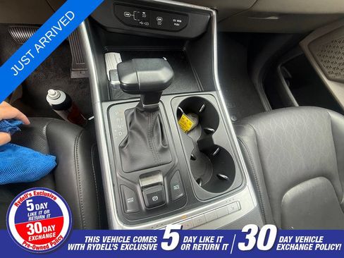 Used 2025 Kia Carnival FWD image 15