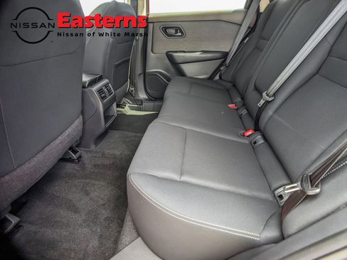 Used 2023 Nissan Rogue S image 42