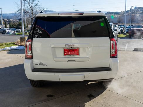 Used 2019 GMC Yukon SLT w/ HD Trailering Package image 6