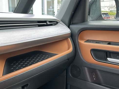 New 2025 Volkswagen ID. Buzz Pro S Plus AWD/4WD image 15