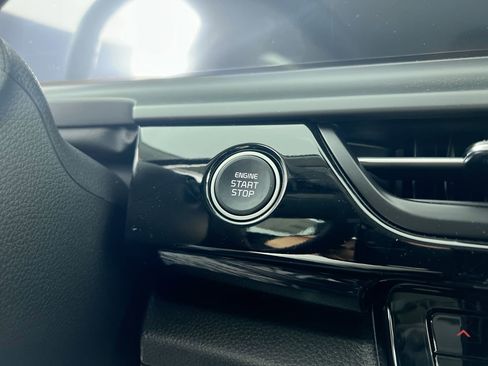 Certified 2025 Kia Seltos S image 19