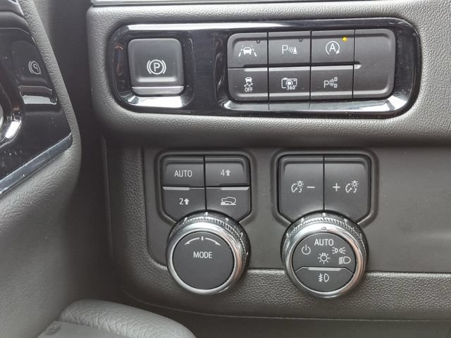 Used 2025 GMC Yukon Denali AWD/4WD image 23